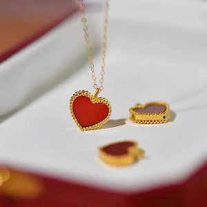 18K goud rode agaat liefde hanger set AU750 dames lichte luxe veelzijdige high-end ketting voor vriendin
