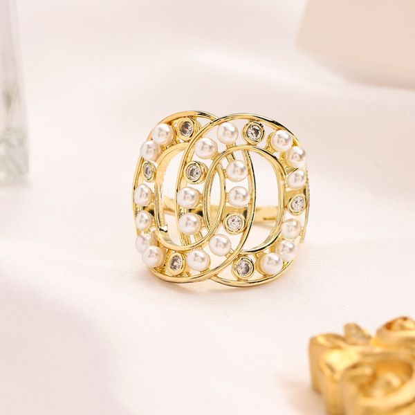 Anillos de oro de 18 quilates Diseño de anillos de marca de diseñador de moda para mujeres Joyería brillante Diseño de minorías Encantos de amor Suministros Accesorios de pareja populares ajustables