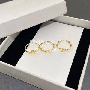 18K Gouden Ringen Retro Letterpatroon Ringen Charmante Gouden Eenvoudige Ringen Met Doos Verlovingscadeau Bruiloft Verjaardag