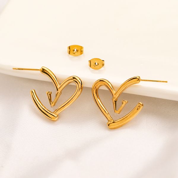 Gold Gold Stud Oreing Luxury Brand Designers Love Letter Charm Femmes Femmes en acier inoxydable Diamant Brouille à oreilles Bijoux Bijoux