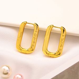 Pendientes de botón de oro de 18 quilates Diseñador Mujer Carta Pendientes de amor Regalos de moda Joyería Pendientes de acero inoxidable Joyería de primavera de lujo al por mayor ZG1814