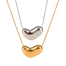 Collar de la cadena de huesos de serpiente de acero de oro de 18k para mujeres con un diseño simple de cadena de clavícula, collar de colgante de frijoles de oro pequeños, envío gratis al por mayor