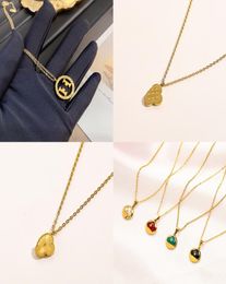Collares de oro de 18k Girl039s Collar colgante de amor Diseñador de lujo 039S Collar de bloqueo de letras está diseñado para W5352445