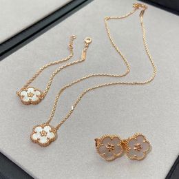 18K Rose Gol Luxury Sweet Plum Blossom Flower Designer Colliers Mother of Pearl Charm Choker Collier Boucles d'oreilles Bracelets Bijoux Cadeau