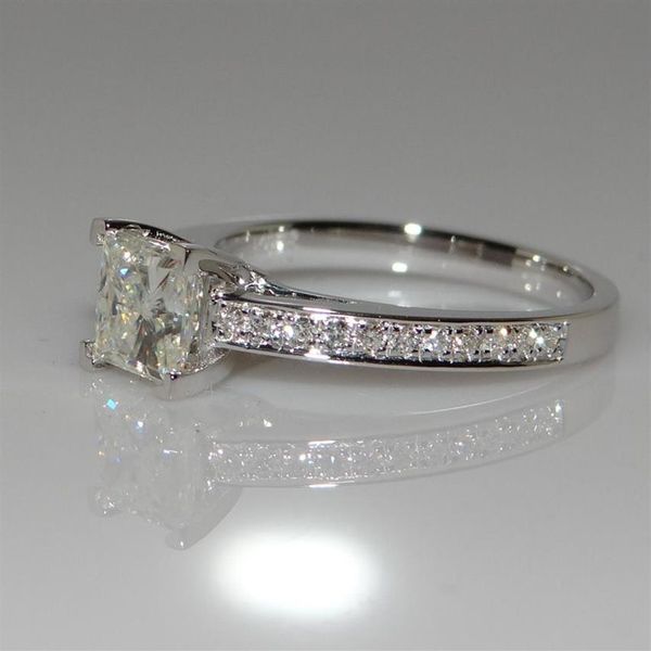 Anillo de diamante de princesa de oro blanco de 18 quilates, anillo de diamante cuadrado de cuatro garras, modelos femeninos, anillo simple de boda, venta al por menor, entero296l