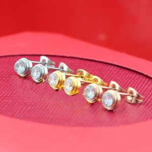 Boucle d'oreille Damour en or jaune 18 carats avec diamant taille brillant classique en acier inoxydable Destinee Ear Stud Couple cadeaux bijoux de créateur cadeau de Saint Valentin
