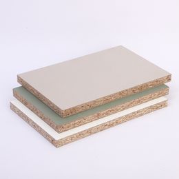18 mm OSB houten bord Pet High Light Skin Sensitive Board Birch/White Pine/Pine Carbon Crystal Board/Thailand geïmporteerde rubberen bord 1.22x2.44m