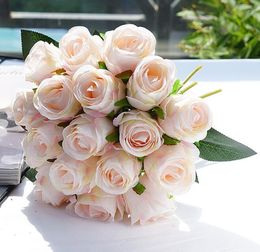 18 stks / partij rose kunstbloemen bruiloft boeket zijde rose bloem voor thuis feest decoratie nep bloemen kerstbloemen GC469
