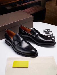 18ss designers Mens Chaussures en cuir Véritable Cuir Oxford Chaussures pour hommes Robe Chaussures Slipon Mariage Chaussure En Cuir Sucus Brogues