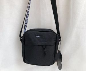 18SS Men's's Small Cross Body Body Body Girl's Plain Causal Handbags Mini Zipper Sports Designer Black / Red Messenger Bags et Tote Sacs 7496053