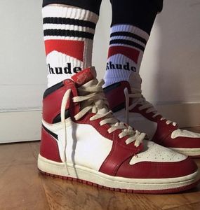 18ss RHUDE Vintage Sigarettenkoker Sokken Katoen Elastisch Straatsport Mode Sokken Lente Zomer Voetbal Tube Sokken HFYMWZ0065485471