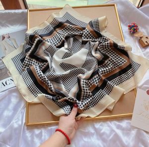 18 Cartas de diseñador de estilo Leopardo Tampa de seda estampada Diadema para mujeres Moda de verano Bufandas largas Bufandas París Libra