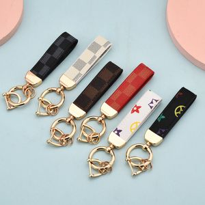 18 -stijl hoogwaardige leer Plaid Keychain Classic Exquisite Designer Car Keyring zinklegering unisex lanyard cadeau sieraden accessoires