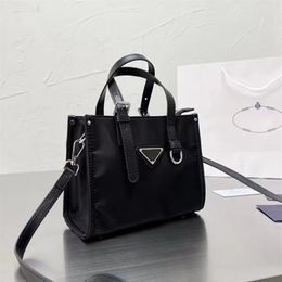 19 5 cm 2022 Nieuwe mini nylon canvas boodschappentas bakken handtassen mode schoudertassen dames handbag253b