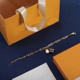 19 stijlen Elegant Women Girl Trendy Luxury Brand Designer Charm Bracelet Gold Plated armbanden Diamant Bloembrief Link Keten Bracelet Classic Fashion Jewelry