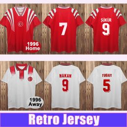 1996 Équipe nationale Turkey Retro Mens Soccer Jerseys # 9 HAKAN # 5 TUGAY # 18 Erdem Home Red Away White Football Shirts Uniforms à manches courtes