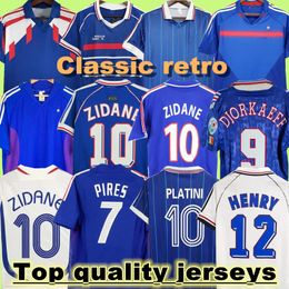 Jerseys de football français 98 Retro 02 Zidane Henry 96 04 Platini Football Shirt Trezeguet Frenchy 2006 Deschamps Petit 2000 Pires Maillot de Footbal Djorkaeff