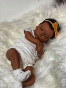 19 inch Afro-Amerikaanse pop Romy zwarte huid herboren baby afgewerkt geboren met geworteld haar handgemaakt speelgoed cadeau voor meisjes 240223