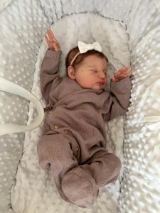19 inch reborn babypop Laura al klaar met 3D huid hand gedetailleerde geschilderde huid zichtbare aderen levensechte pasgeboren babygrootte pop