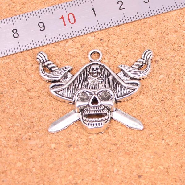 19 Uds dijes calavera pirata y espadas cruzadas colgantes chapados en plata antigua que hacen DIY joyería de plata tibetana hecha a mano 45*34mm