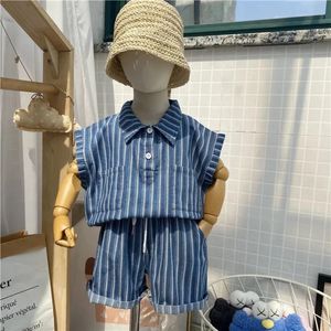 19 jaar babyjongens gestreepte zomerpak knappe kinderkleding Kinderkleding Set denim 2pcs Koreaanse mode -outfit 240401
