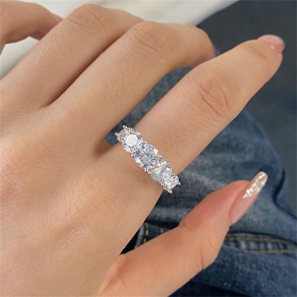 1CT Diamond Rings for Women Wedding 925 Sterling Silver Designer Ring Woman Party 5a Zirconia Luxury Bijoux quotidien Tenue petite amie Saint Valentin Boîte-cadeau Taille 6-9