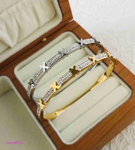 1dj0 Designer Tiffanyset Charm Armbanden Seiko t Family Narrow Edition Mud Diamond Bracelet x Letter RVS Afrekenen Goud Zilver