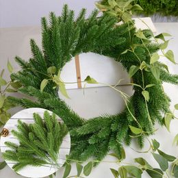 1pack Christmas Pine Branches Snow Plantes artificielles Aignees de pin pour la couronne de Noël Couronne des décorations de la maison