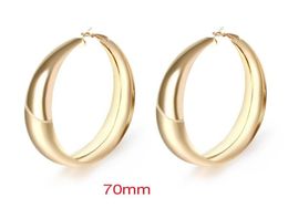 1Pair 70 mm Pendientes de círculo de oro Declaración étnica Joya de joyas suaves Pendientes E411 Huggie3756421