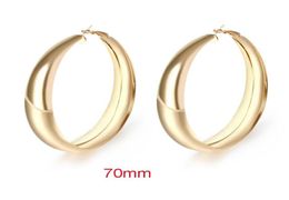 1Pair 70 mm Pendientes de círculo de oro Declaración étnica Joya de joyas de orejas redondas lisas Pendientes E411 Huggie7244313