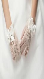 1Pair Girls Cream Lace Pearl Fishnet Gloves First Communion Wedding Flower Girl Party4467315