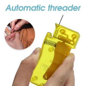 1 st Auto naald threader DIY Hand naaimachine Stitch Insertion Automatisch schroefdraadapparaat Huishoudelijk gereedschap 240428