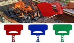 1pc Barbq Herramientas Manual de cocción al aire libre ventilador de cigüeñal de combustión de combustión de la mano accesorios de parrilla de plástico a mano al azar color9791599