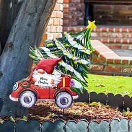 1pc décorations de Noël signe de piquets de cour, camion rouge Gnome en métal avec ornement d'arbre de Noël et de boîte-cadeau, jardin extérieur de vacances de joyeux Noël en métal