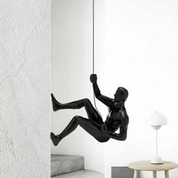 1PC klimmende man muur sculpturen hars standbeeld atleet kunst de hand afgevoerde sport ornament Home Figures Miniatures 240523