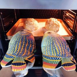 1pc colorido de forma de pescado Mitts de horno sin deslizamiento anti-escala Guante de cocina larga algodón resistente al horno de horno para hornear