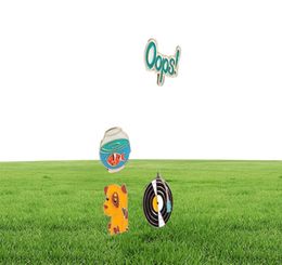 1 st Cute Dog Record Goldfish Oeps Design metalen broches Pinnen Email Diy Mooie cartoon hoeden Clips Gift8883795