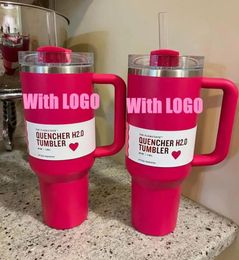 1pc DHL 40oz Quencher Tumblers Rose Co-marqué Cosmo Parada Flamingo Tasses de cadeau de Saint-Valentin en acier inoxydable avec poignée en silicone Couvercle et tasses de voiture de paille g0110