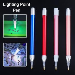 1Pc Diamond Schilderen Tool Verlichting Punt Boor Pen 5D Met Diamanten Kruissteek DIY Naaien Accessoires GEEN BatteryPaintings Painti245r