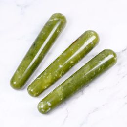 1pc de bonne qualité Natural Green Jade XiUyu Wands Gemstone Crafts Pleasure Wand Body Massage Hand Massage Bois Magic Stone Ornement Cadeaux