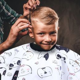 Capa de corte de pelo para niños, accesorios de barbería, delantal útil para peluquería, barberos, 1 ud.