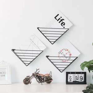 1PC Magazine Rack Triangle Wall Hanging Wall Decor Magazine Boek opslag plank krant Display Stand Wall Mounted File Holder