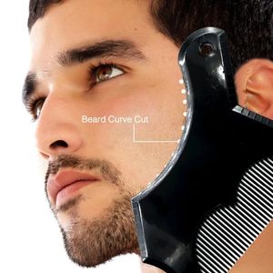 1pc hommes Modèle de mise en forme de la barbe Forme de style peigne transparente barbe masculine peigne outils de beauté pour les coiffures à barbe