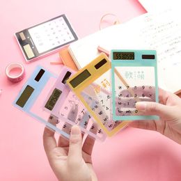 Mini-rekenmachine ultradunne transparante zonne-energie draagbaar voor kinderen school kantoorbenodigdheden, willekeurige kleur
