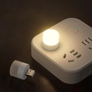 1 mini lampe à prise USB 5 V 1 W, veilleuse USB LED, mini veilleuse à économie d'énergie pour protection des yeux, compatible avec ordinateur portable, ordinateur de bureau, banque d'alimentation