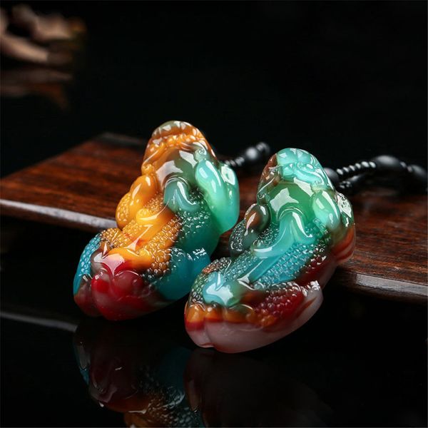 Collier pendentif Dragon Pixiu en Jade de couleur naturelle, bijoux accessoires de mode, sculpté à la main pour homme, amulette porte-bonheur, chaîne de pull, 1 pièce