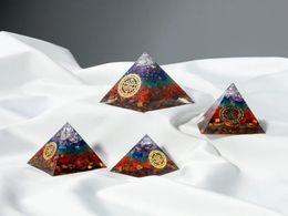 1PC Natuurlijke kristal kleurrijke macadam Chakra Therapie Steen reiki toren Augen piramide ornamenten5775746