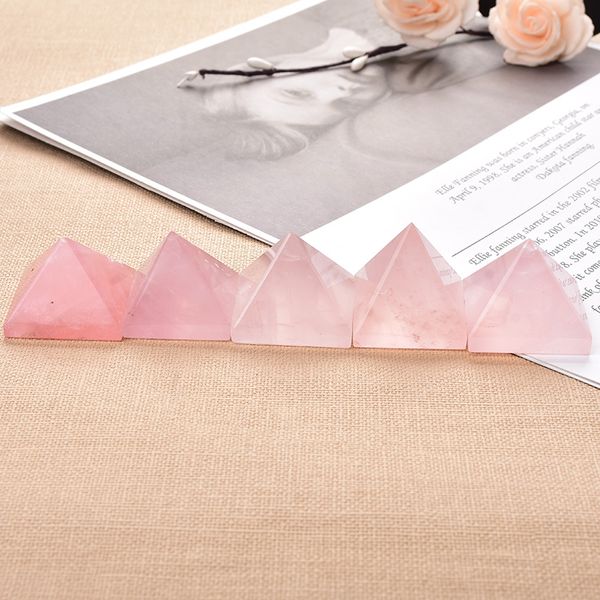 1pc Natural Rose Quartz Pyramide Gemstone Reiki Chakra Crystal Point guérison Stone Artisanat à la main