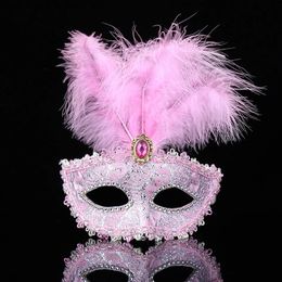 1pc Party Plastic Mask Femmes Masquerade Luxury Peacock Plumes Half Face Mask Halloween Cosplay Costume for Children 240520