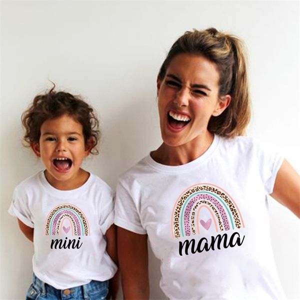 1 PC arc-en-ciel mère fille t-shirts été famille correspondant tenues maman bébé maman et moi t-shirt vêtements femme filles haut en coton 220531